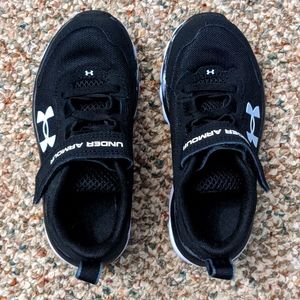 Under Armour toddler tennis shoes boys 11K